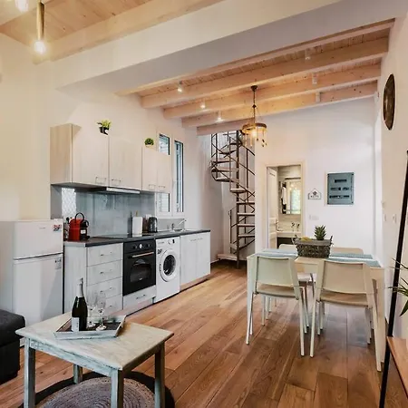 Semesterbostad Myrovolos Luxury Angie's House