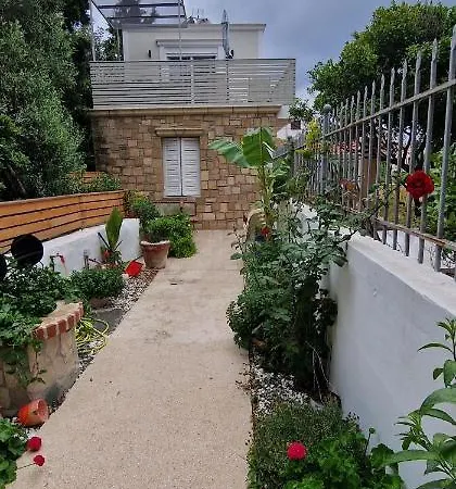 Semesterbostad Myrovolos Luxury Angie's House